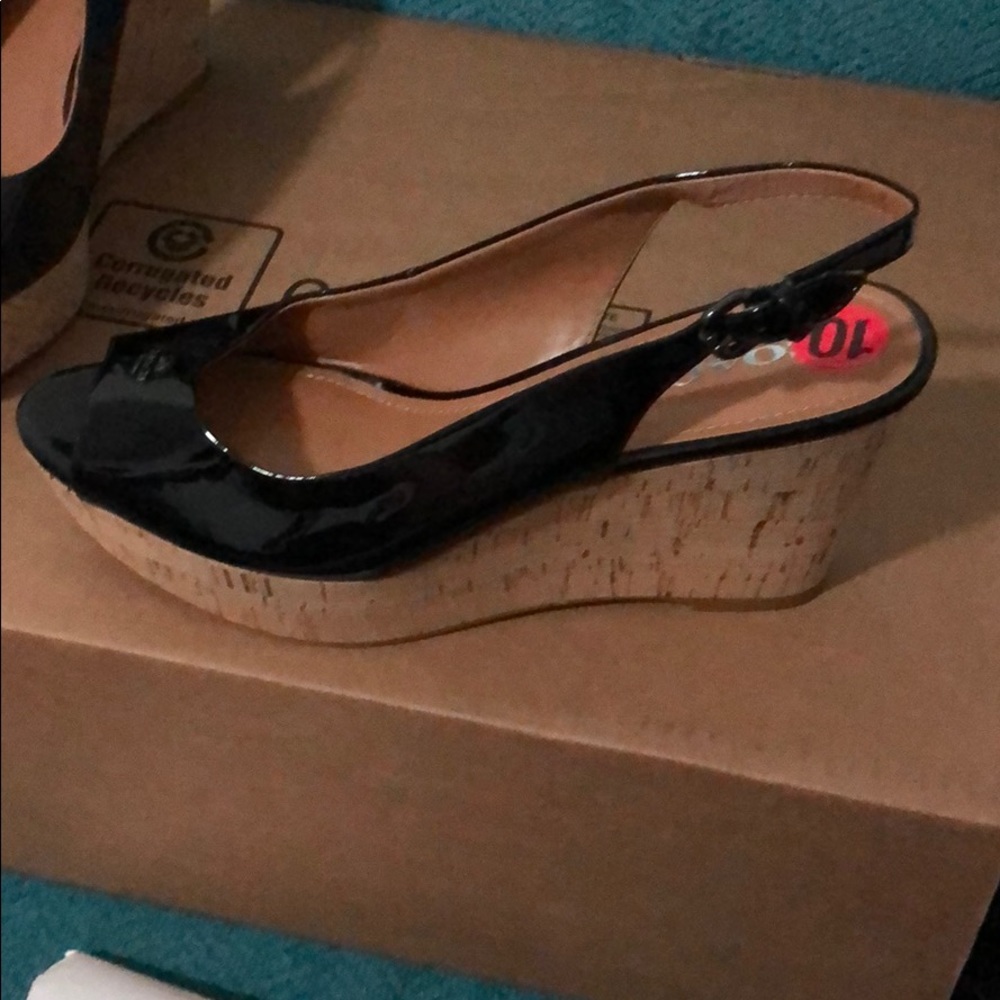 Platform open toed sandals